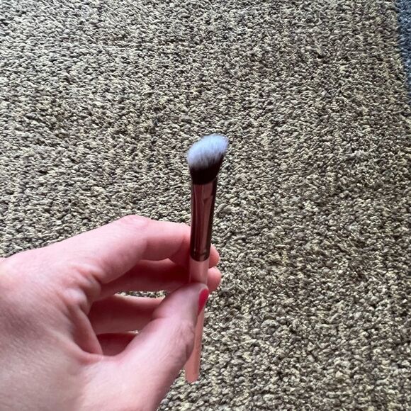 Luxie 207 Medium Angled Shading Brush - Picture 5 of 5